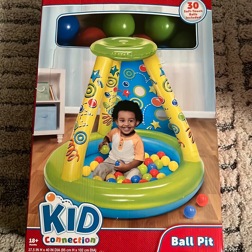 Kid connection ball pit